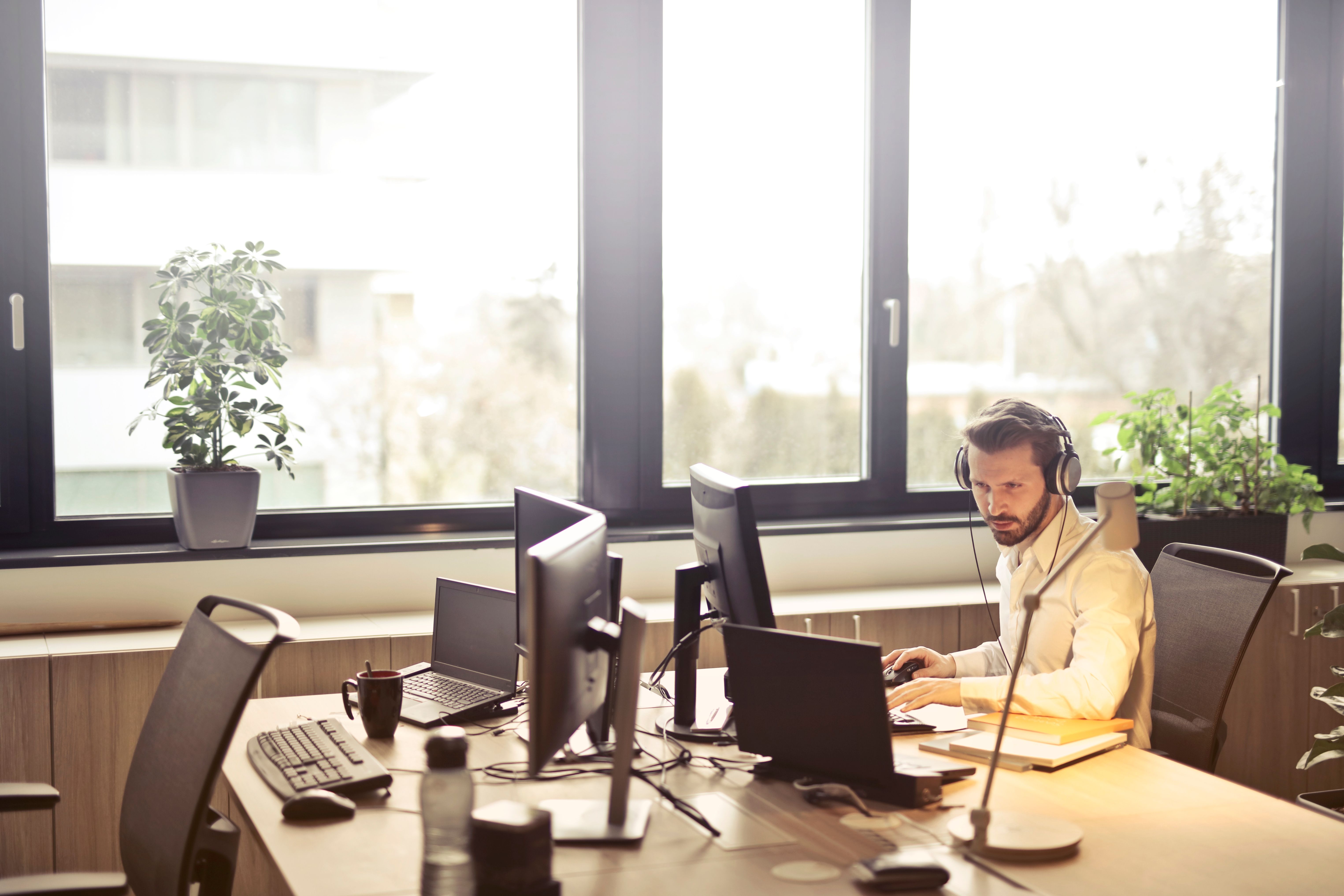 How to Improve Your Call Center Service: The Benefits of Outsourcing